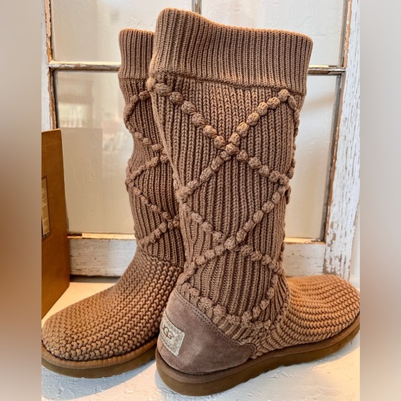 UGG ARGYLE KNIT SWEATER STYLE PULL ON BOOTS - Picture 2 of 14